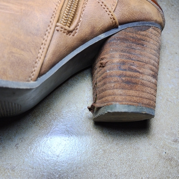 Madden Girl Faux Suede Western Style Bootie Size 7 - Picture 7 of 15